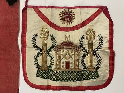Ecusson maconnique et drapeau Français. 

31...