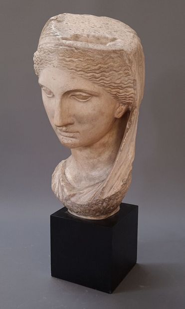 Moulage en platre d'après la Rome Antique.

Soclé

H:...
