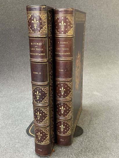 Alexandre DUMAS : 

Les trois mousquetaires;...