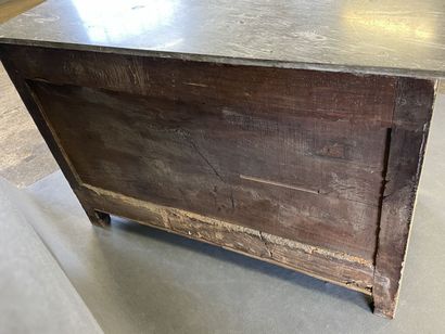 Commode arbalète en bois mouluré.

XVIIIème.

Laquée...