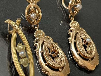 Paire de pendants d'oreille en or pour oreilles...