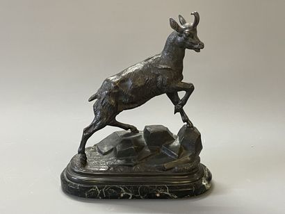 Jules MOIGNIEZ (1835-1894)

Chamois en bronze...