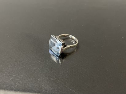 White gold ring, set with a square aquamarine...
