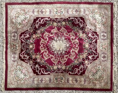 Tapis chinois en laine.

310 x 240 cm
