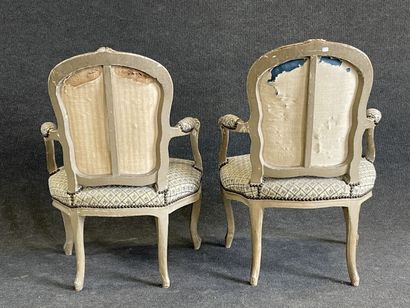 Paire de fauteuils cabriolets.en bois laqué.

Epoque...