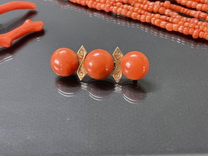 Set of coral jewelry, early 20th century,...