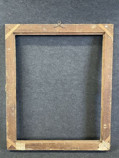 Paire de grands cadres en bois et stuc doré....