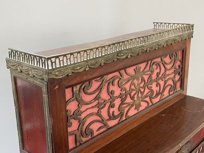 
Petit piano mécanique à rouleau en bois...