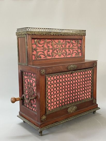 
Petit piano mécanique à rouleau en bois...