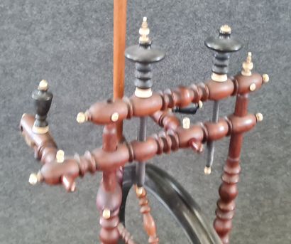 Rouet de salon en acajou, bois teinté et...