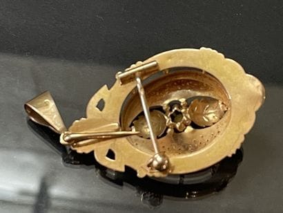 Broche pendentif en or 750°/00, sertie d'une...