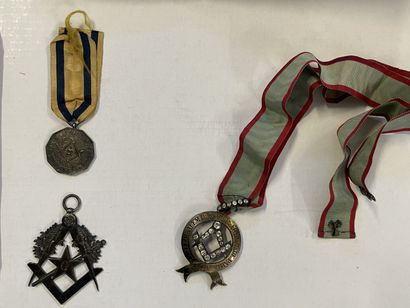 Documents, écharpe et médaille Franc-maç...