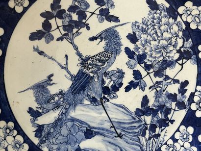 
Grand plat en porcelaine du Japon fin XIX°




D....