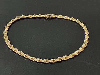 Collier en or maille tressée.

Or 750°/00

L...