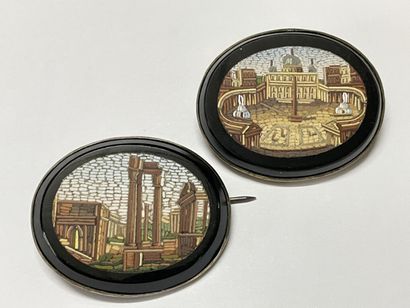 Deux broches ovales en micromosaique. 

Vue...