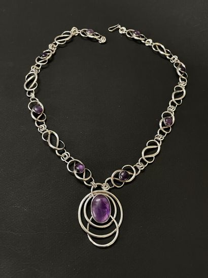 Important collier en argent orné de cabochons...