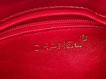 CHANEL 

Red leather handbag in quilted lambskin,...