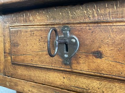 Meuble de change ouvrant à deux tiroirs en...