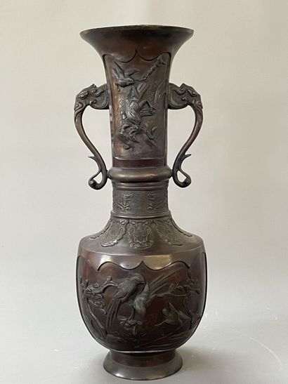 Grand vase en bronze patiné japonais.

H:...