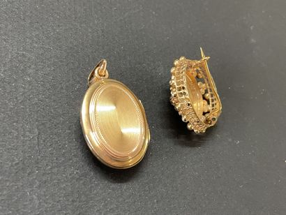 Pendentif souvenir et broche ronde, en or...