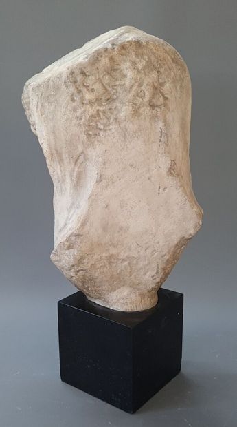 Moulage en platre d'après la Rome Antique.

Soclé

H:...