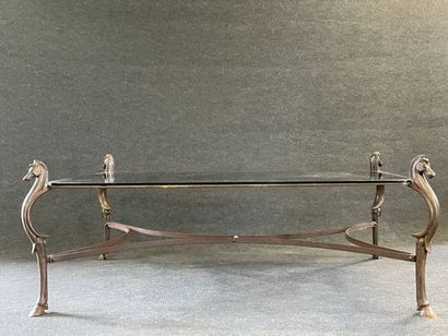 Grande table basse en métal patiné à décor...