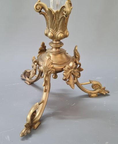 Paire de vases cornets en cristal, monture...