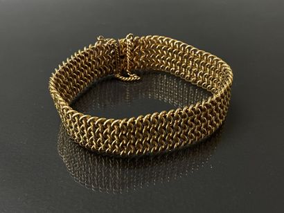 Bracelet souple en or. 

Poids: 25 g. 

Fermoir...