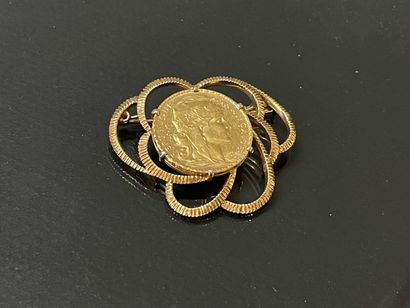 Broche en or sertie d'une pièce de 20 francs...