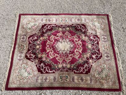 Tapis chinois en laine.

310 x 240 cm