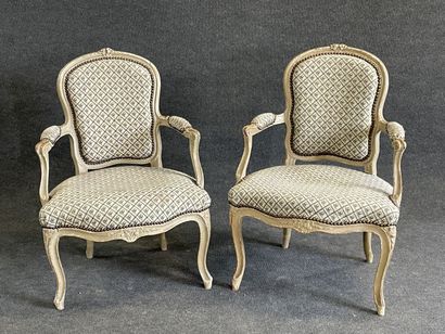 Paire de fauteuils cabriolets.en bois laqué.

Epoque...