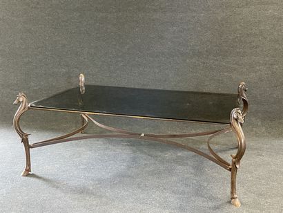 Grande table basse en métal patiné à décor...