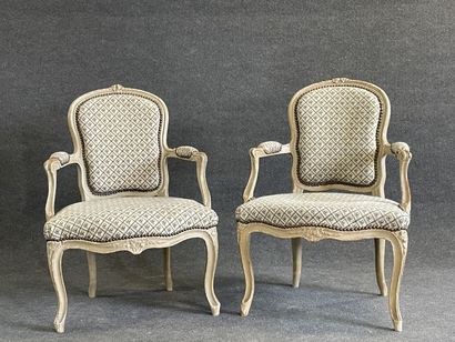 Paire de fauteuils cabriolets.en bois laqué.

Epoque...