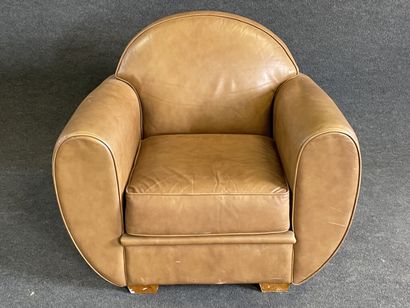 Hugues CHEVALIER Fauteuil club en cuir fauve

Bon...