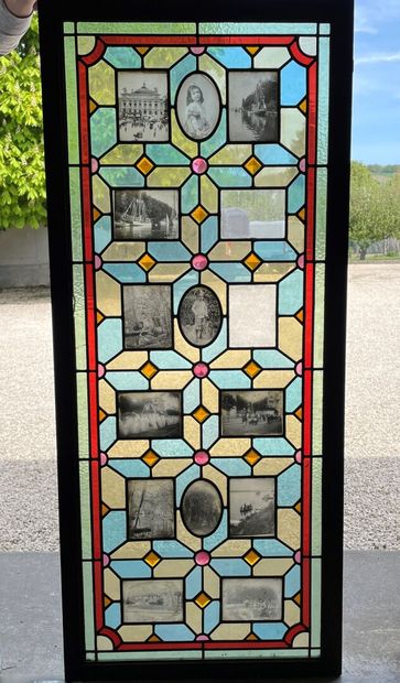 Vitrail avec plaques photographiques integrées.

Vers...