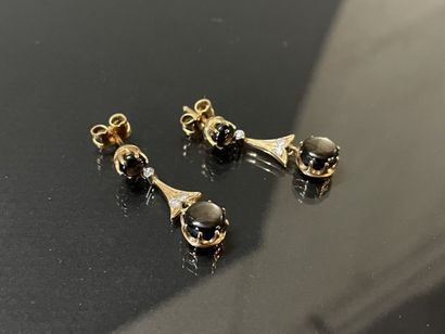 Pair of earrings in gold 750°/00 small roses...