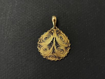 Filigree pendant in gold 750°00. 

Weight:...