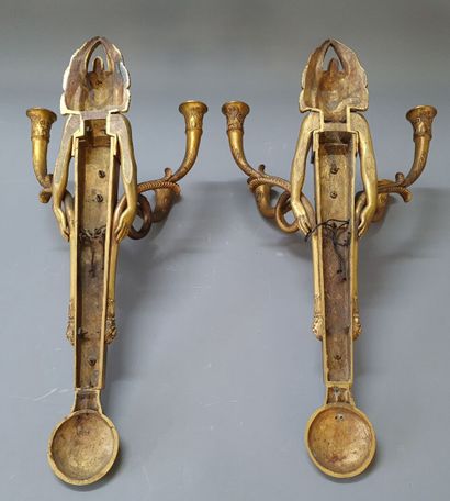 Paire d'appliques en bronze doré ciselé figurant...