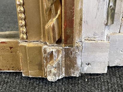 Trumeau en bois et stuc doré et laqué, avec...