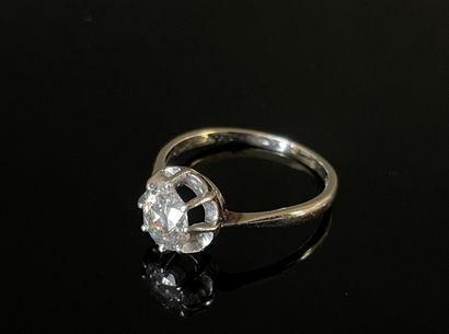 Solitaire en or gris, serti d'une diamant...