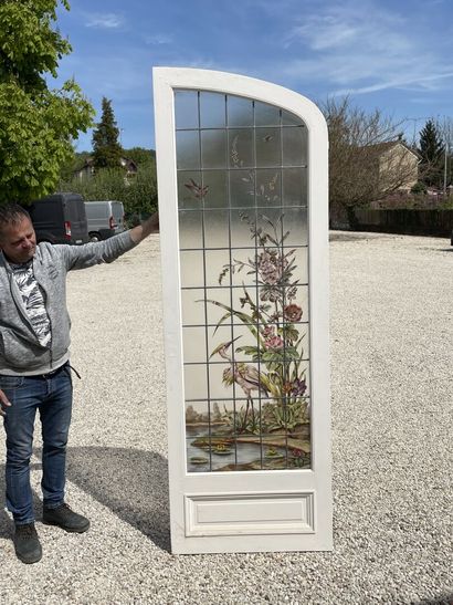 Paire de portes cintrées à vitraux peints...