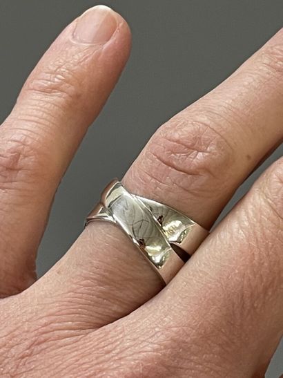 HERMES Paris

Ladies ring in aregnt, signed

TDD...
