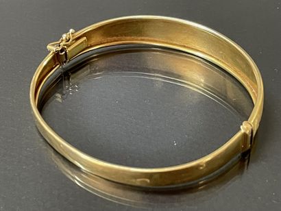 Bracelet en or, décor incisé, 750°/00.

6...
