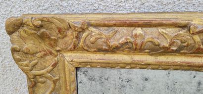 Cadre en bois et stuc doré, époque Régence,...