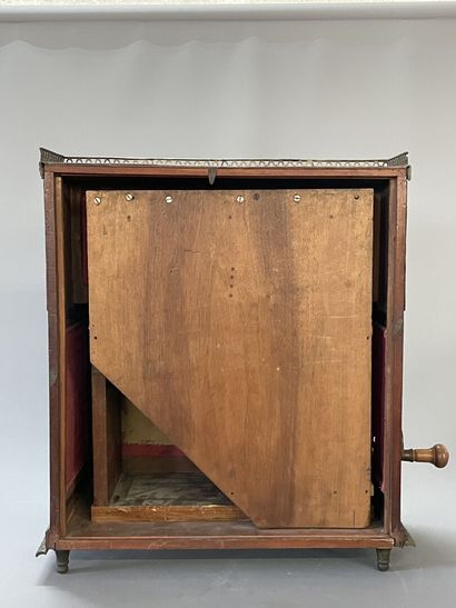
Petit piano mécanique à rouleau en bois...