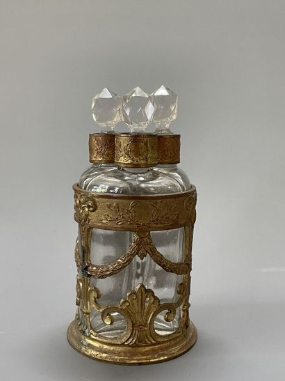 Ensemble de garnitures de toilettes en verres...