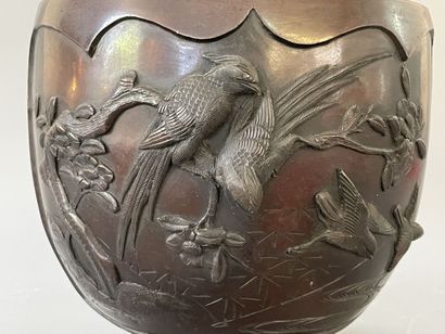 Grand vase en bronze patiné japonais.

H:...