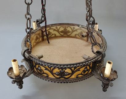 Suspension néo-renaissance en fer forgé.

Début...