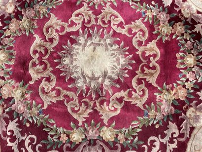Tapis chinois en laine.

310 x 240 cm