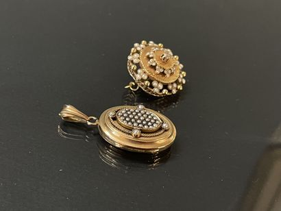 Pendentif souvenir et broche ronde, en or...